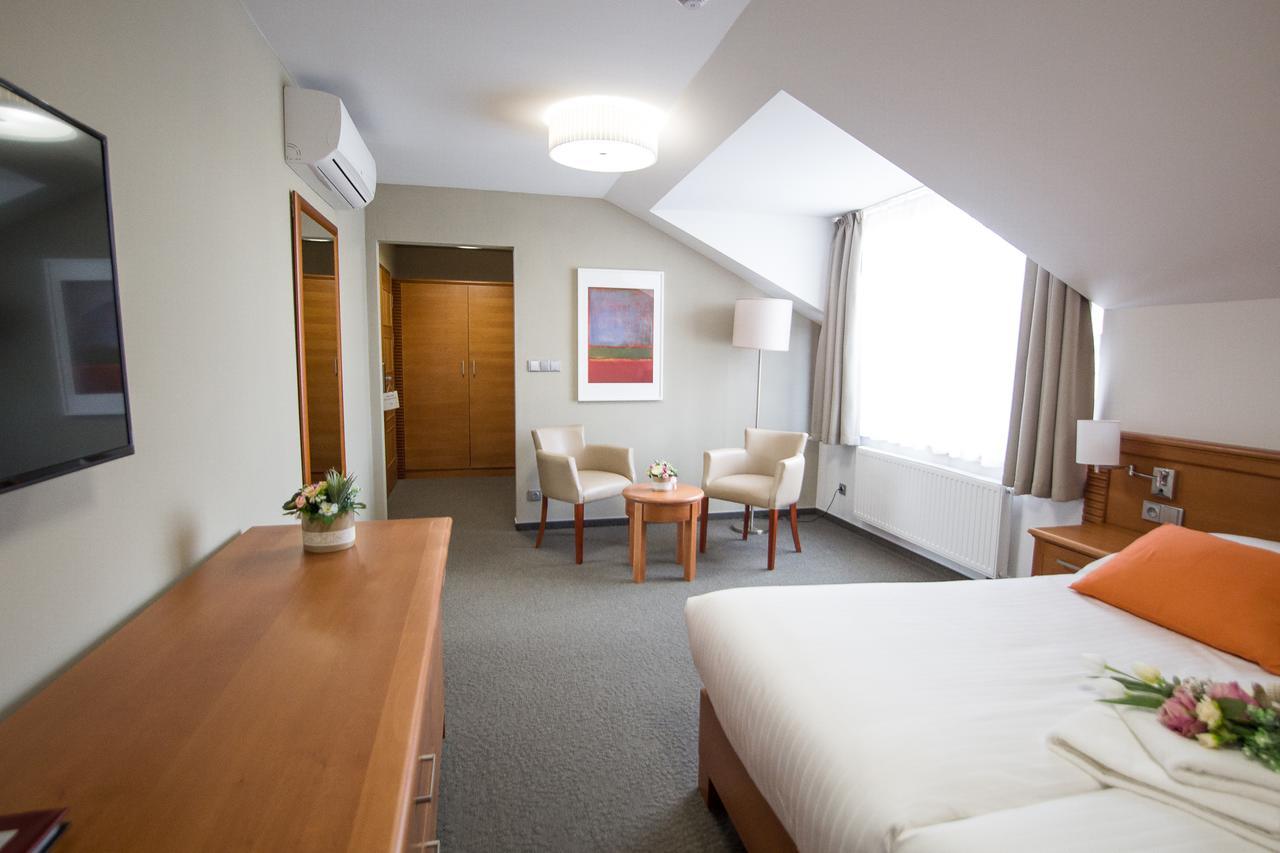 Hotel Pod Vezi Strážnice Екстериор снимка