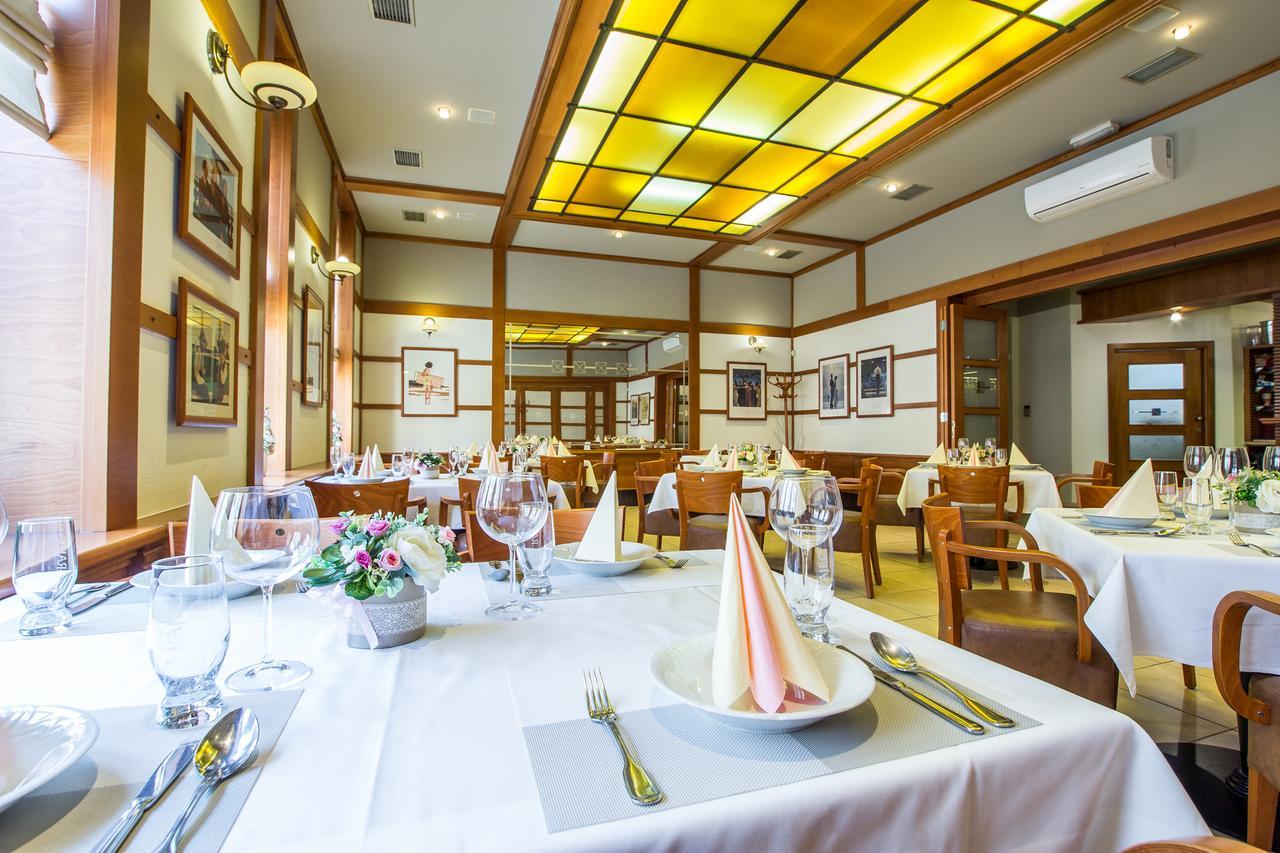 Hotel Pod Vezi Strážnice Екстериор снимка