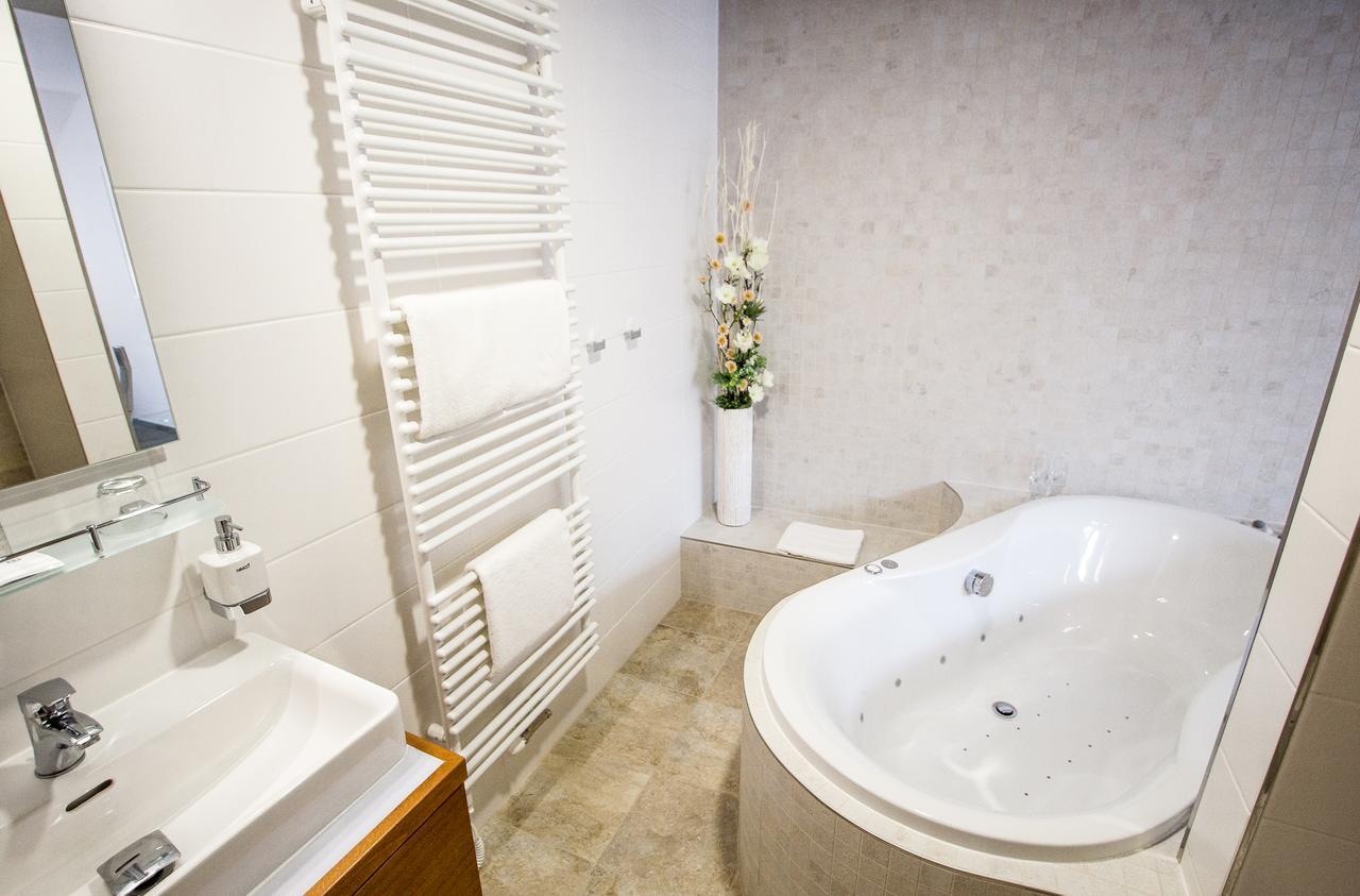 Hotel Pod Vezi Strážnice Екстериор снимка